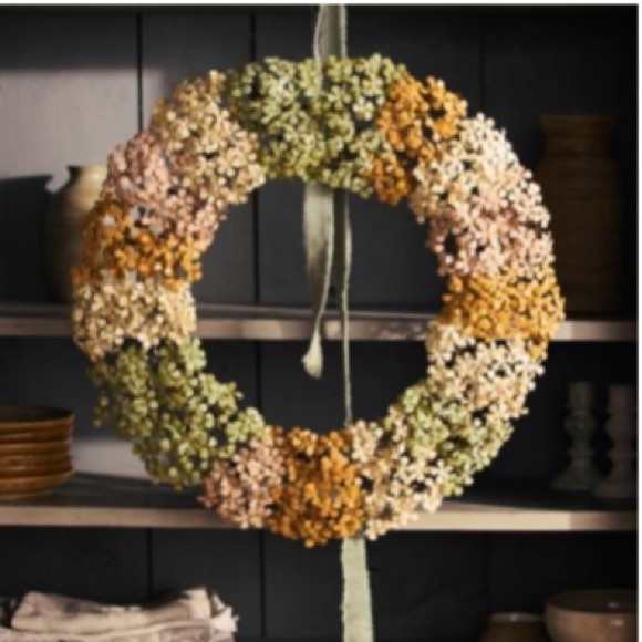 Hydrangia Wreath - Picture 4 of 8